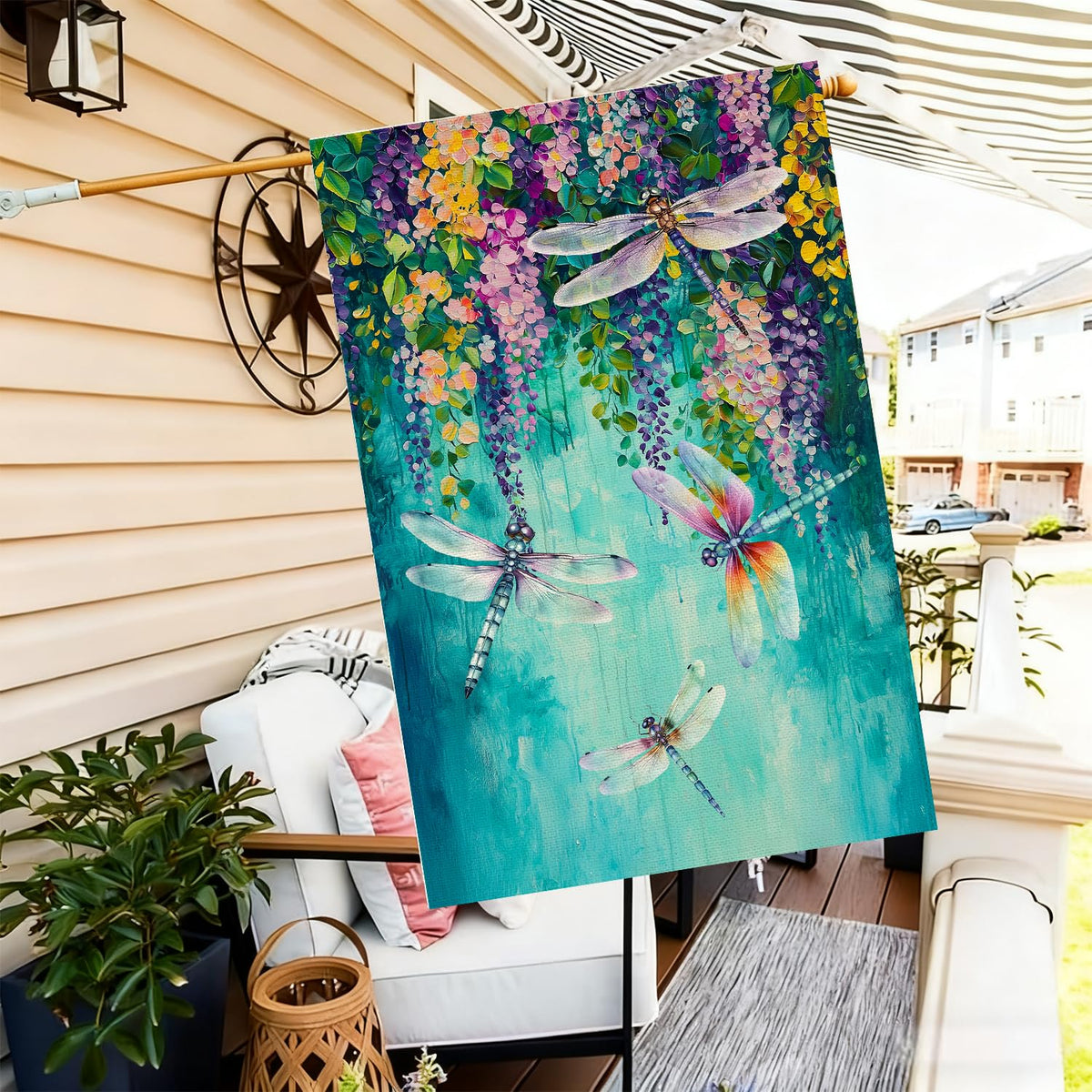 Baccessor Weatherproof floral flag stays vivid in all weather