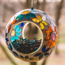 Backyard Expressions round feeder design attracts a variety of garden birds