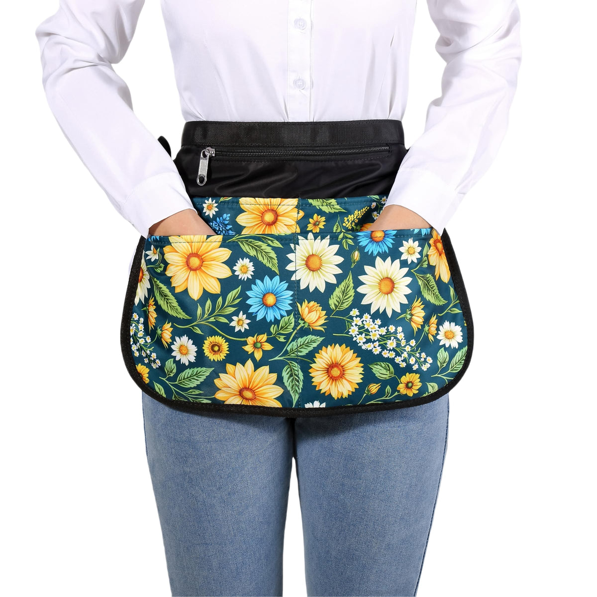 Bafelia apron with easy-snap buckle for quick on-off.