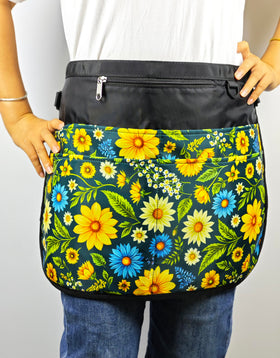 Bafelia Garden Apron easy-snap buckle simplifies on-and-off during busy tasks.