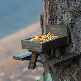 BalterFF Squirrel Feeder demonstrates easy installation on tree edge or fence for quick setup.
