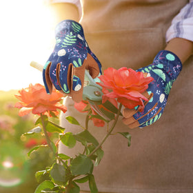 Multi-use gloves suitable for pruning, weeding, planting, and DIY garden tasks