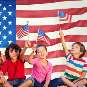 Batiyeer mini American flags on wooden 10-inch poles