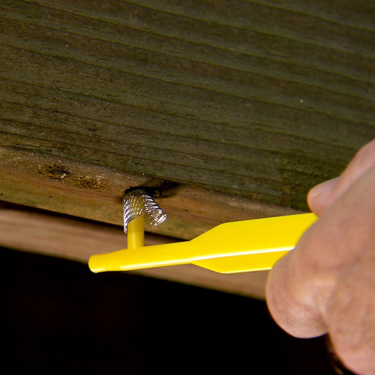 BB PRO installation tool and pole adapter enables flush placement