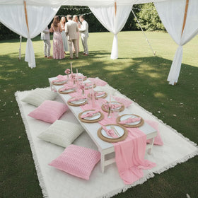 Beeveer six napkins provide convenient dining accents