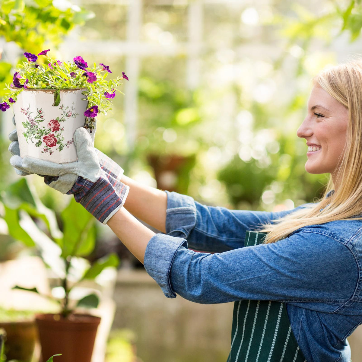 Beeveer 5.5-inch ceramic planter suitable for succulents, herbs, and small blooms.