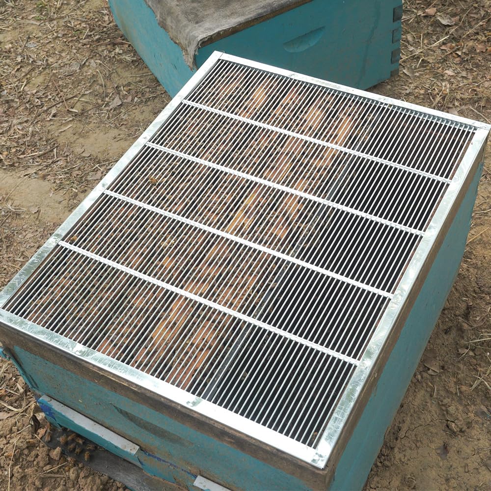 BEEXTM Excluder sits between brood and honey to separate laying areas