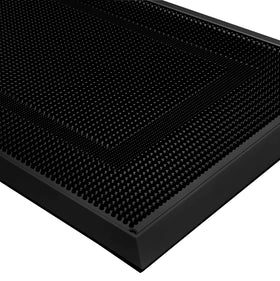 BEHERO rubber outdoor mat at the front door traps dirt and moisture.