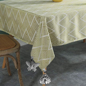 Bekith rust-resistant clips ensure long-lasting outdoor use.