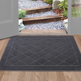 BEQHAUSE Dirt Trapper doormat at the front door traps dirt and moisture.