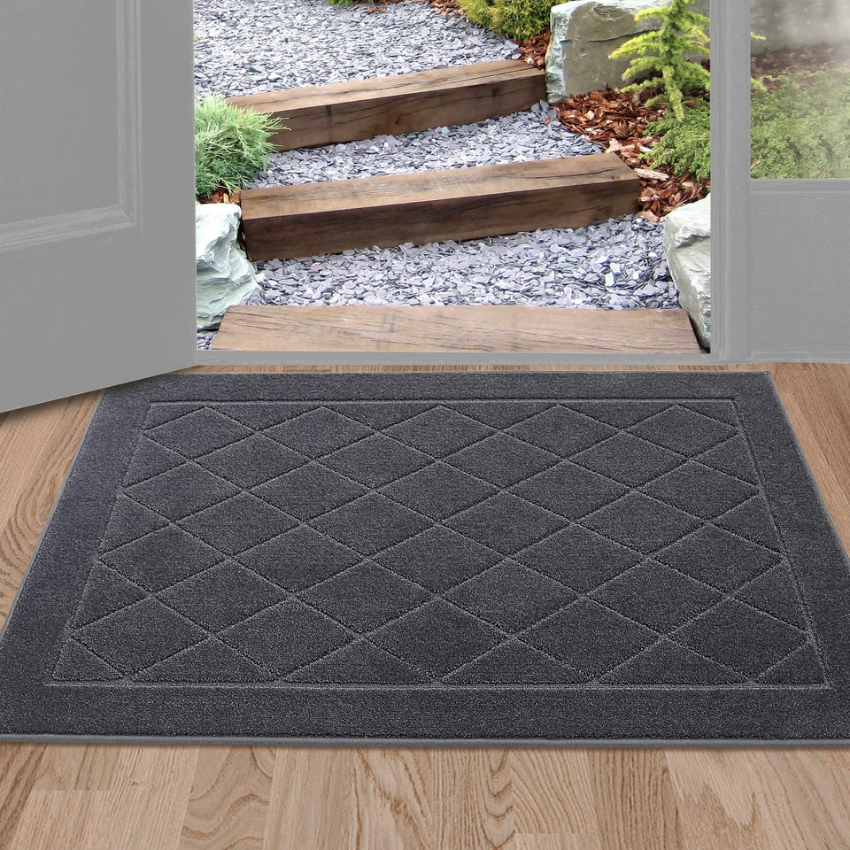 BEQHAUSE Dirt Trapper doormat at the front door traps dirt and moisture.