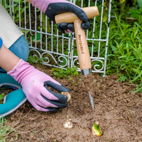 Berry&Bird ergonomic wooden handle ensures a comfortable grip