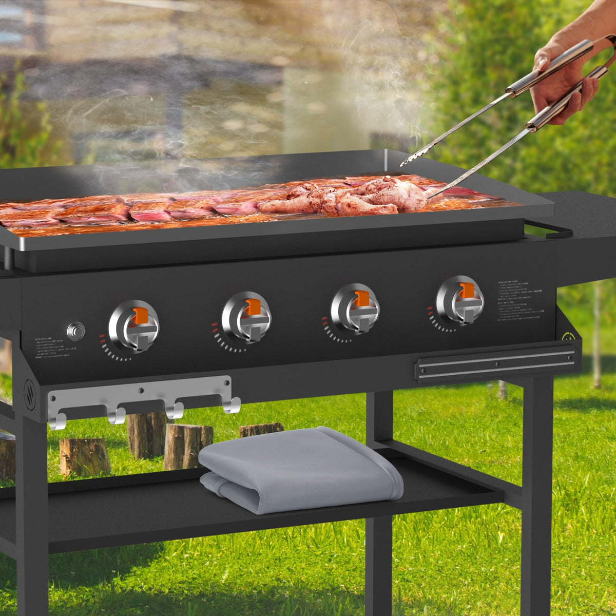 BESSIO all-season protection keeps your grill tidy between cooks.