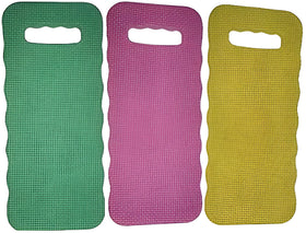 Bexter foam garden kneeling pad in blue providing knee cushioning on grass.