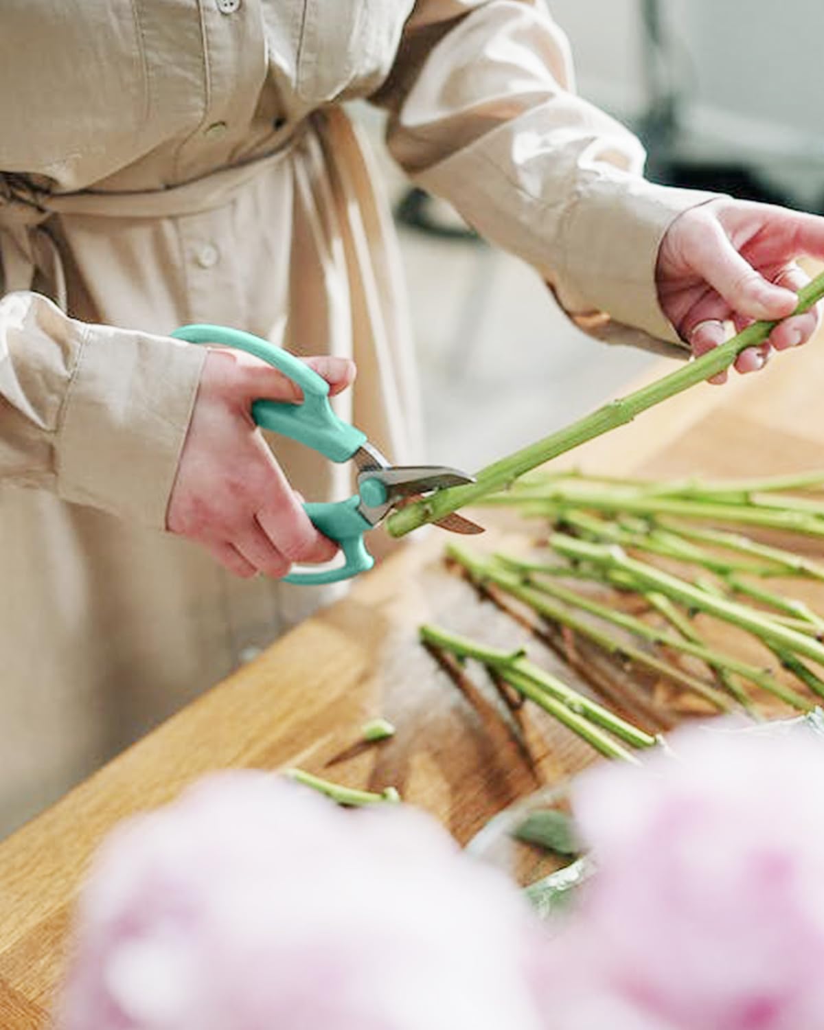 BINCKIN pink-handled floral shears ensure comfortable grip during pruning tasks
