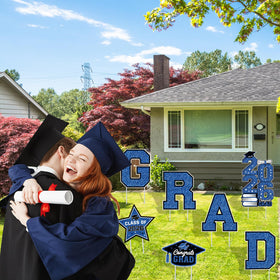 Biswiter grad letters sign highlights the milestone and guides guests to the party