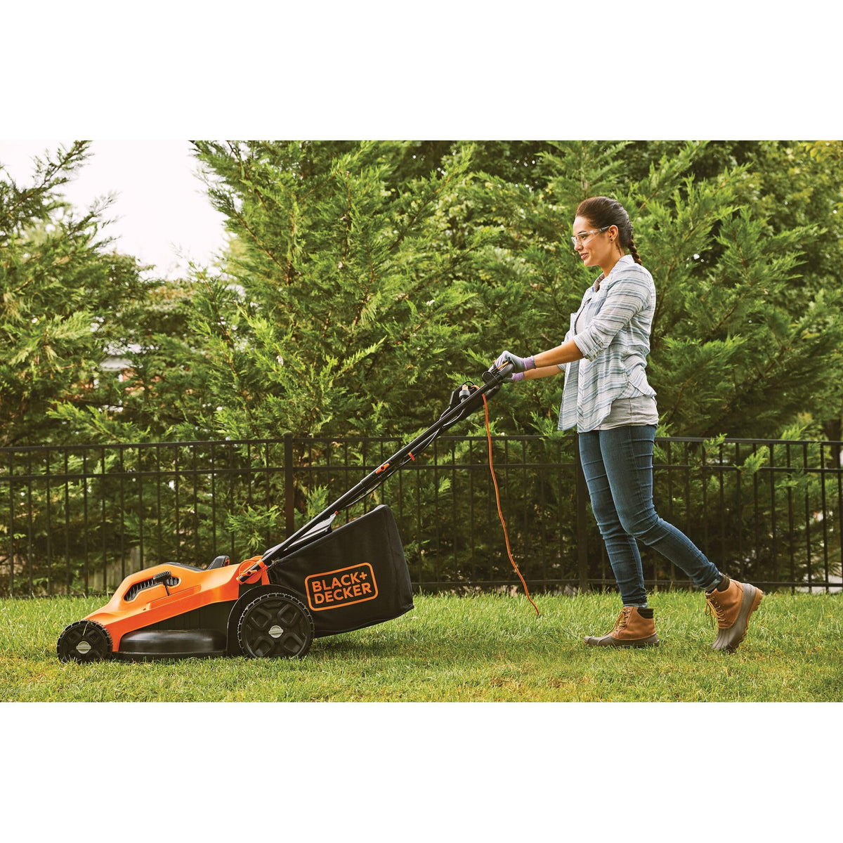 BLACK+DECKER BEMW213 mowing-deck close-up highlights sturdy construction.