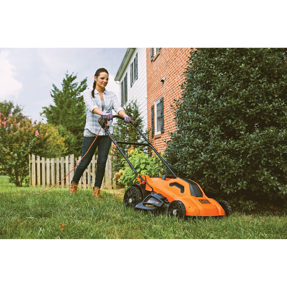 BLACK+DECKER BEMW213 wheel assembly supports stable mowing.