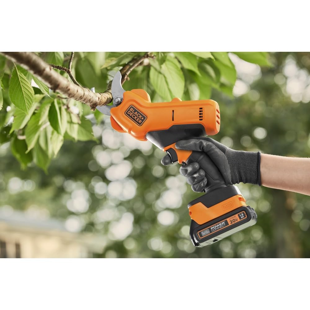 BLACK+DECKER BCPR320C1 charger included for quick recharges