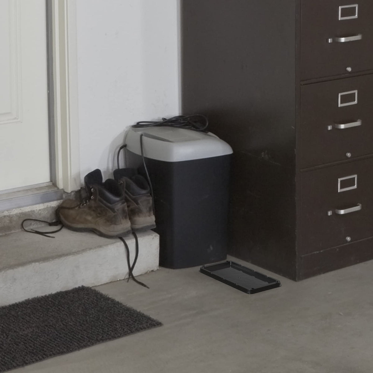 Black+Decker traps suitable for indoor and outdoor use in homes.