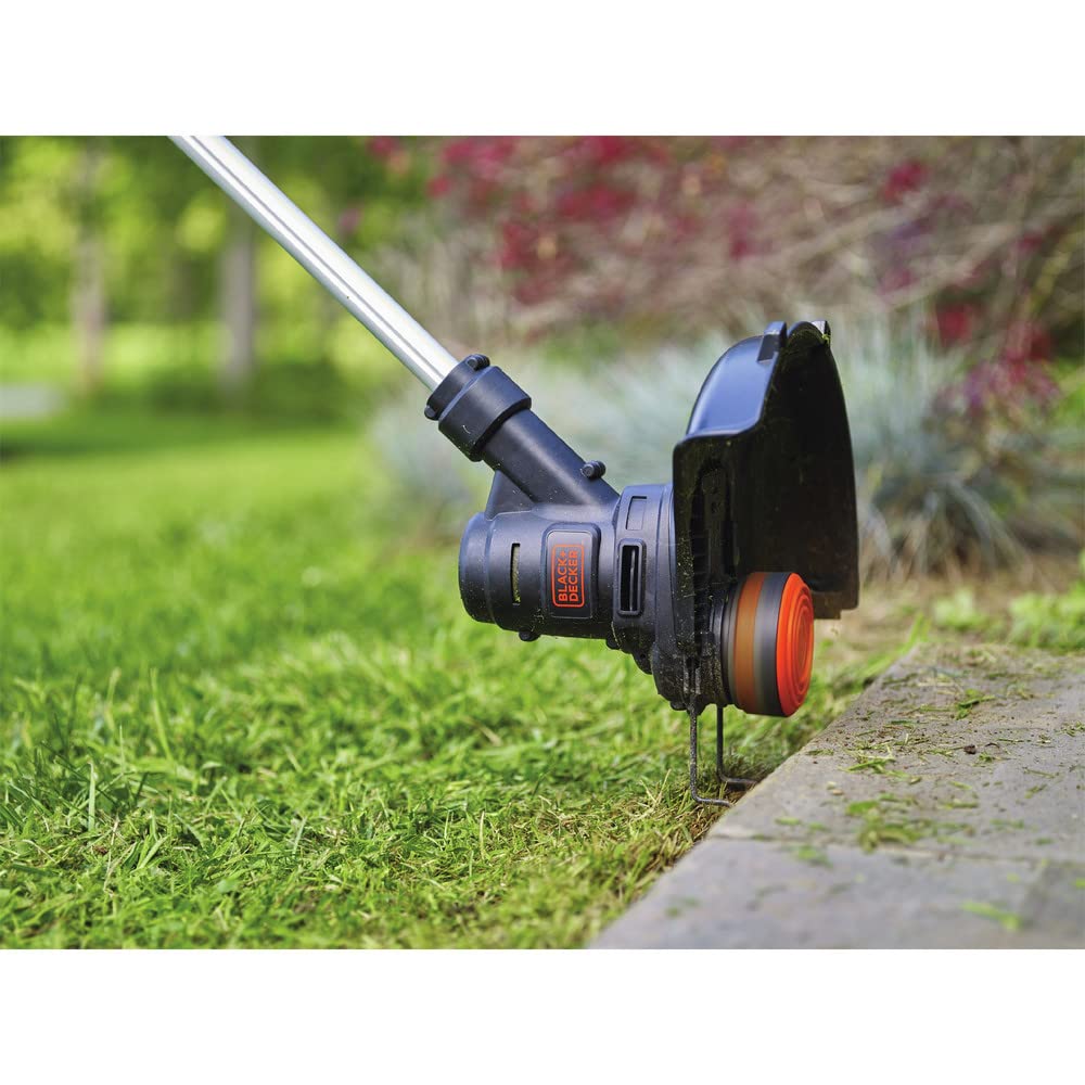 BLACK+DECKER ST8600 demonstrates automatic spool feed, reducing interruptions during edging.
