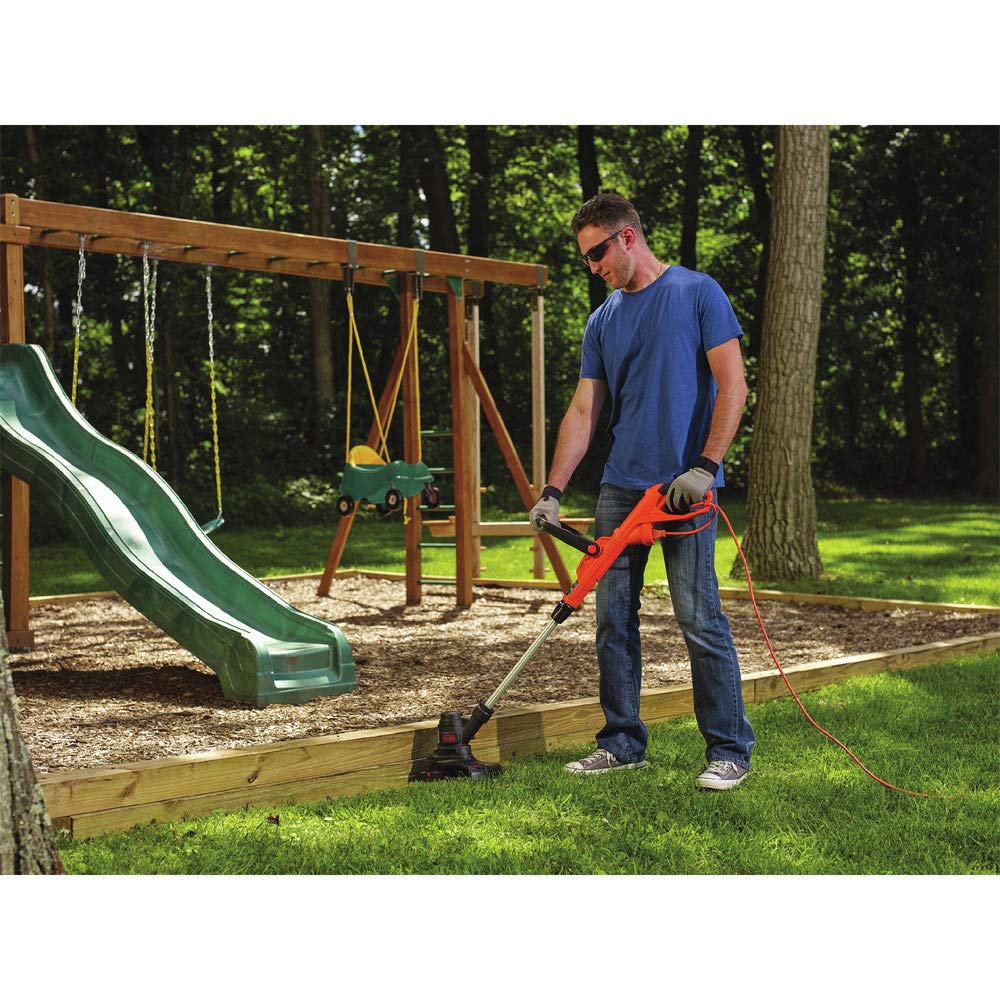 BLACK+DECKER ST8600 trims a wide 13-inch radius to cover ground quickly.