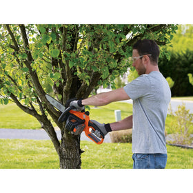 BLACK+DECKER LCS1020 front-hand-guard protects you from debris while cutting.