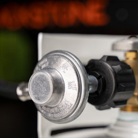 Blackstone 5471 packaging includes regulator hose for quick outdoor setup
