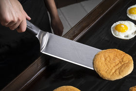 BLACKSTONE dishwasher-safe spatula enables quick cleanup after barbecuing.