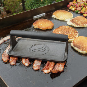 BLACKSTONE 5553 heavy-weight design emphasizes stable, thorough press on meat