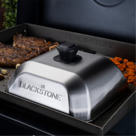 Blackstone 5555 basting cover side-handle; heat-resistant grip for safe placement.