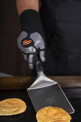Blackstone 5558 gloves with textured grip for safe handling of hot cookware