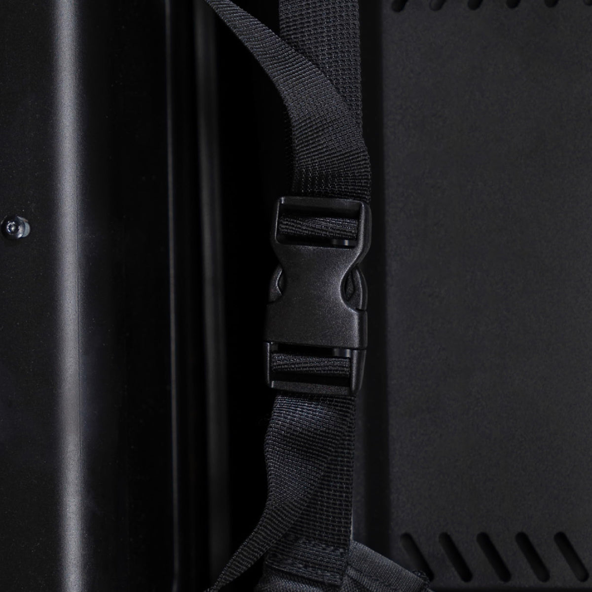 Blackstone 5608 side-shelf protection guards the exposed shelf during storage