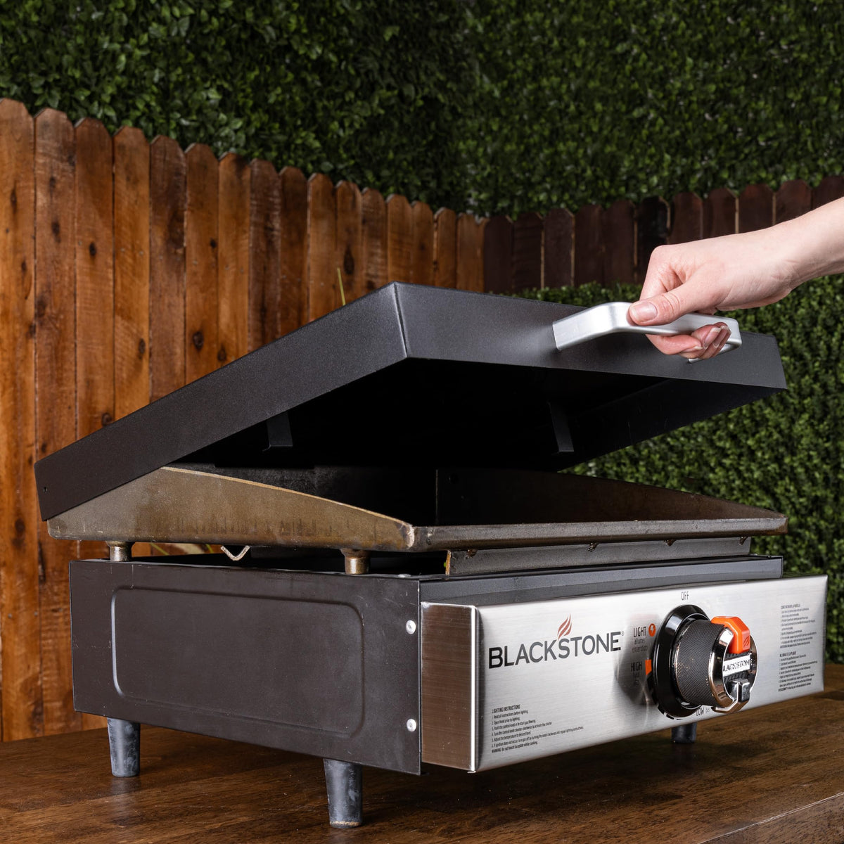 BLACKSTONE 5701 cover resists dust and moisture when stored