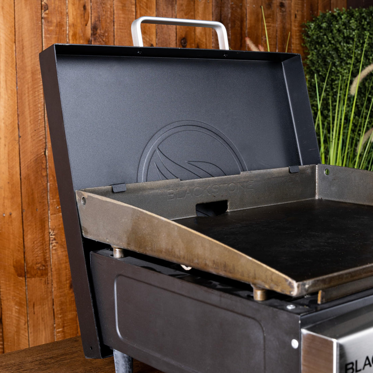 BLACKSTONE 5701 steel body emphasizes durable, powder-coated construction
