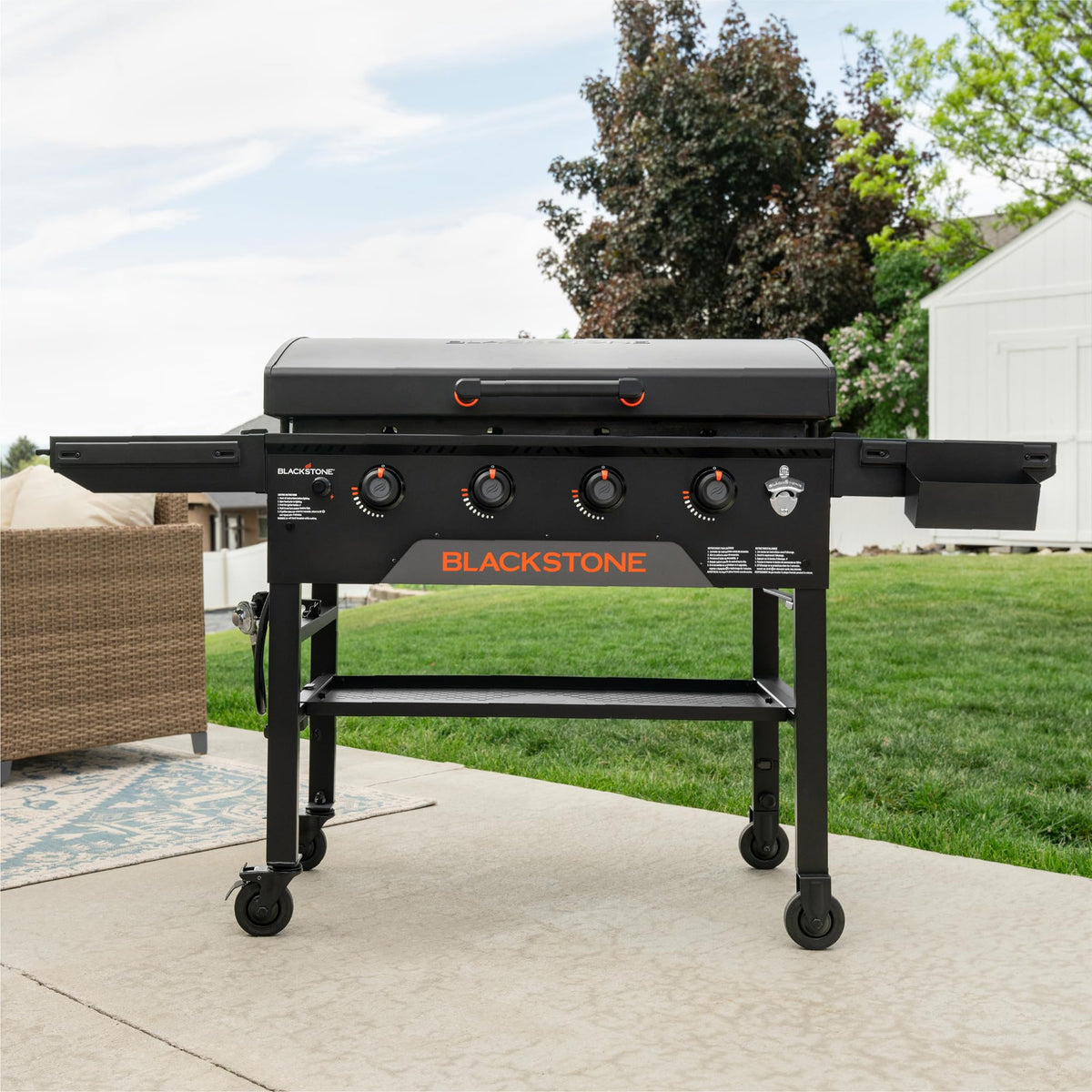 Blackstone Omnivore griddle burners controls highlighting four heat zones for multitasking.