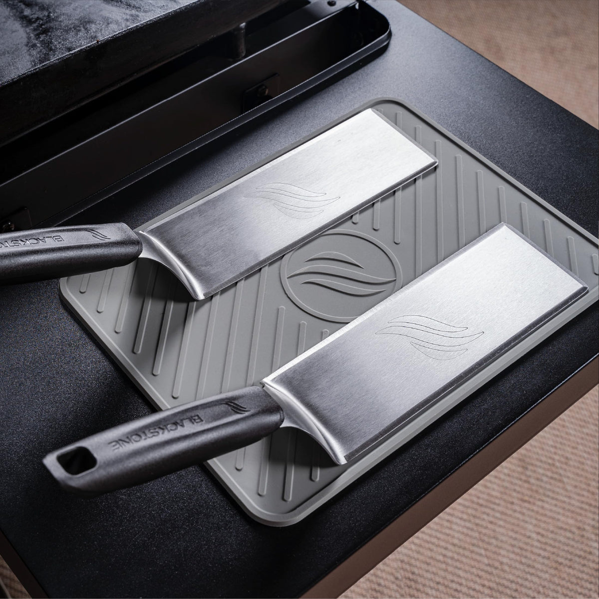 BLACKSTONE spatula mat serves as utensil rest to organize tools