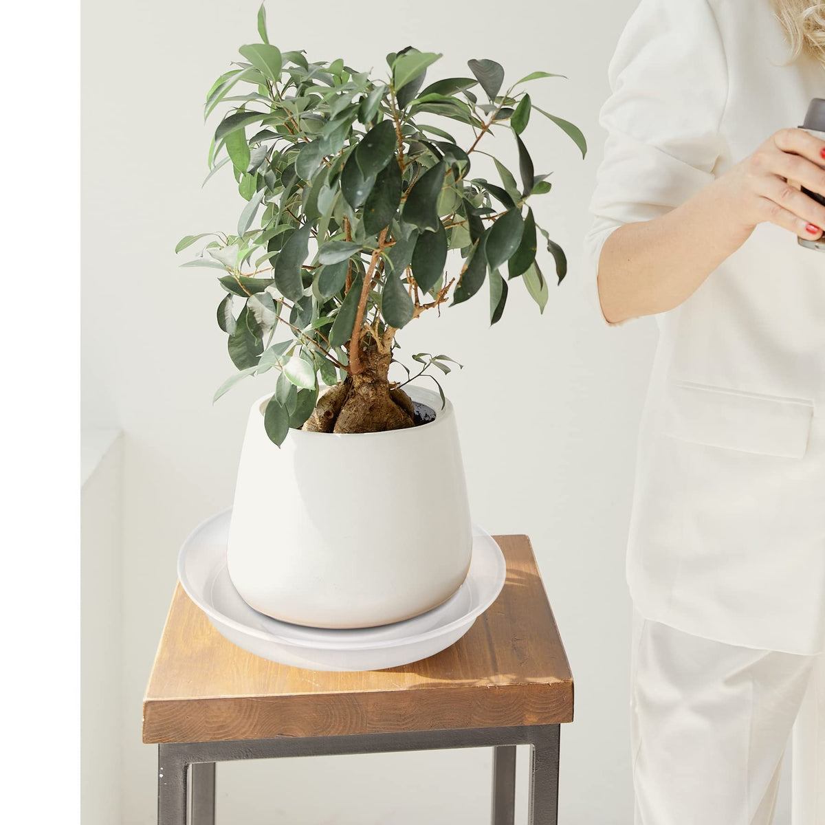 Bleuhome water overflow catcher prevents stains while keeping pots neatly contained