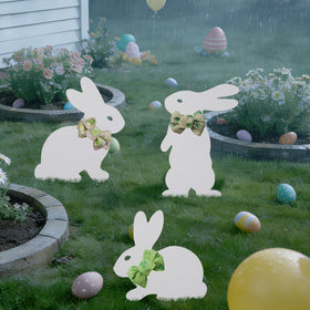 Blevla 3-pack adds festive curb appeal to lawns and gardens.