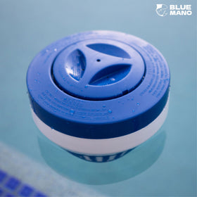 Blue Mano V-clips secure tools to the pole for quick setup.