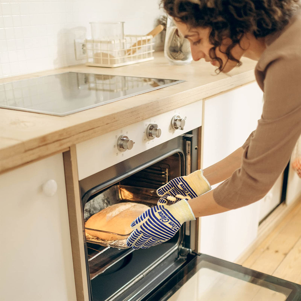 BLUESTEER silicone oven mitts with non-slip grip for wet or greasy pans.