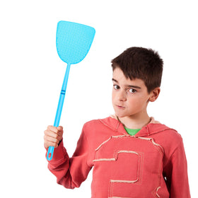 Boao fly swatter grid measures 13.5x12.5 cm for effective pest control.