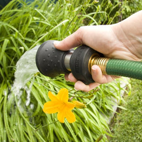 Bon-Aire HN-10C standard hose connection ensures easy setup with most hoses