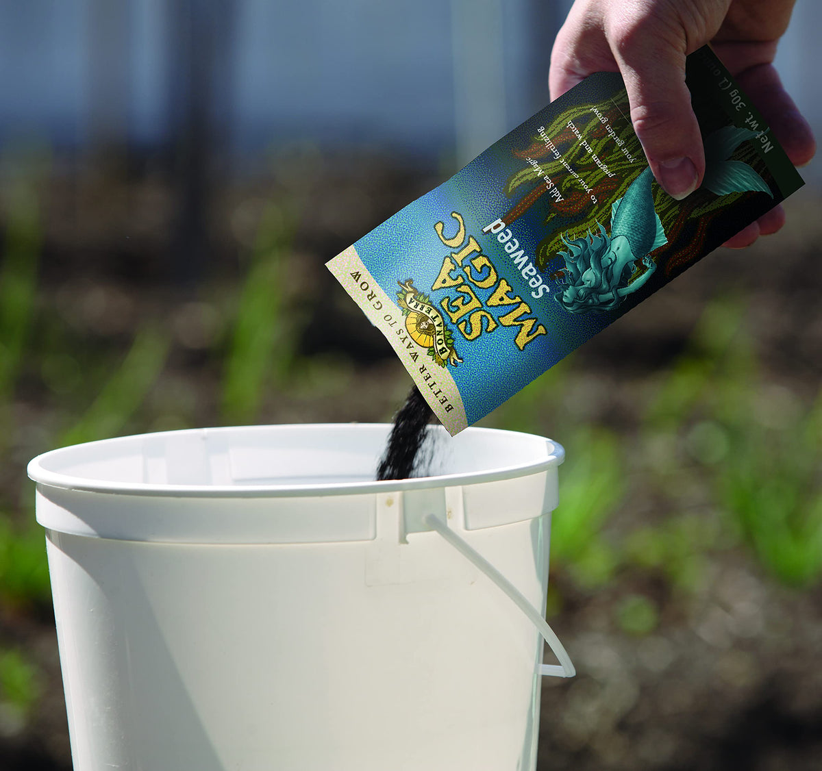 Bonadea Gardens Sea Magic 30g pack highlighting compact garden fertilizer.