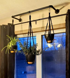 Bouqlife macrame hanger in black with pots emphasizes clean, tassel-free design.