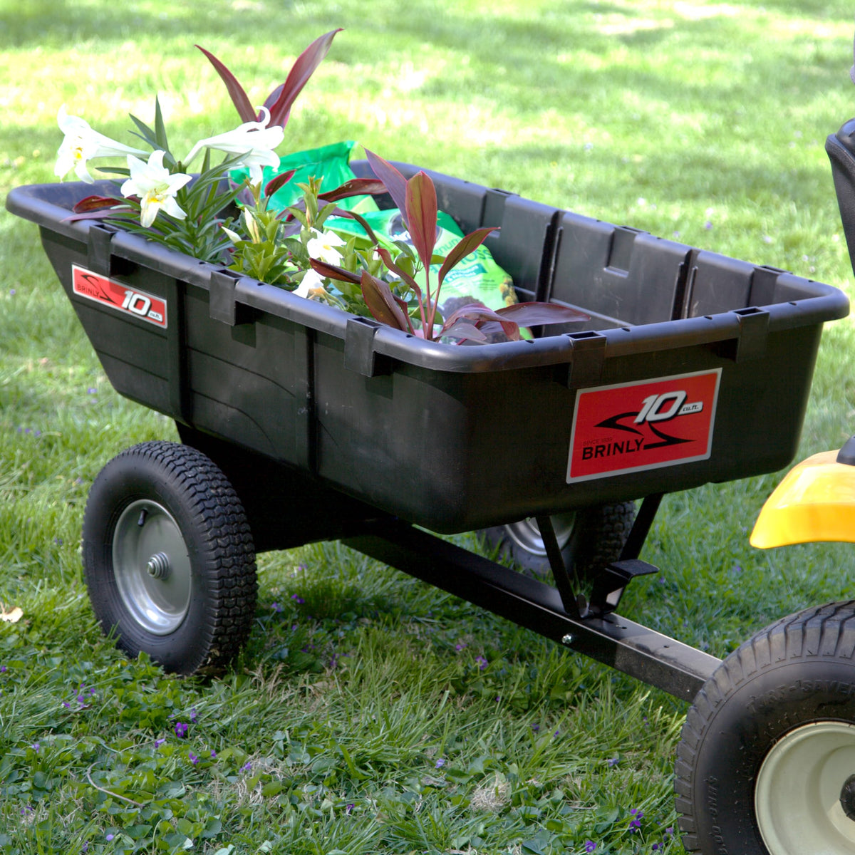 Brinly ¾ inch steel axle provides dependable daily hauling.