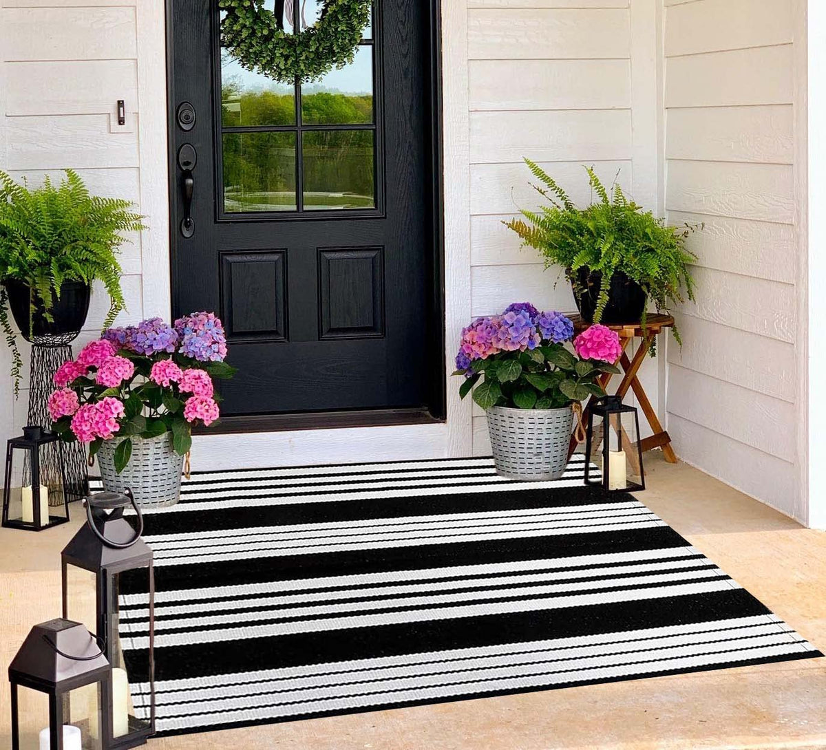 BUAGETUP durable color-bright rug withstands daily outdoor use.