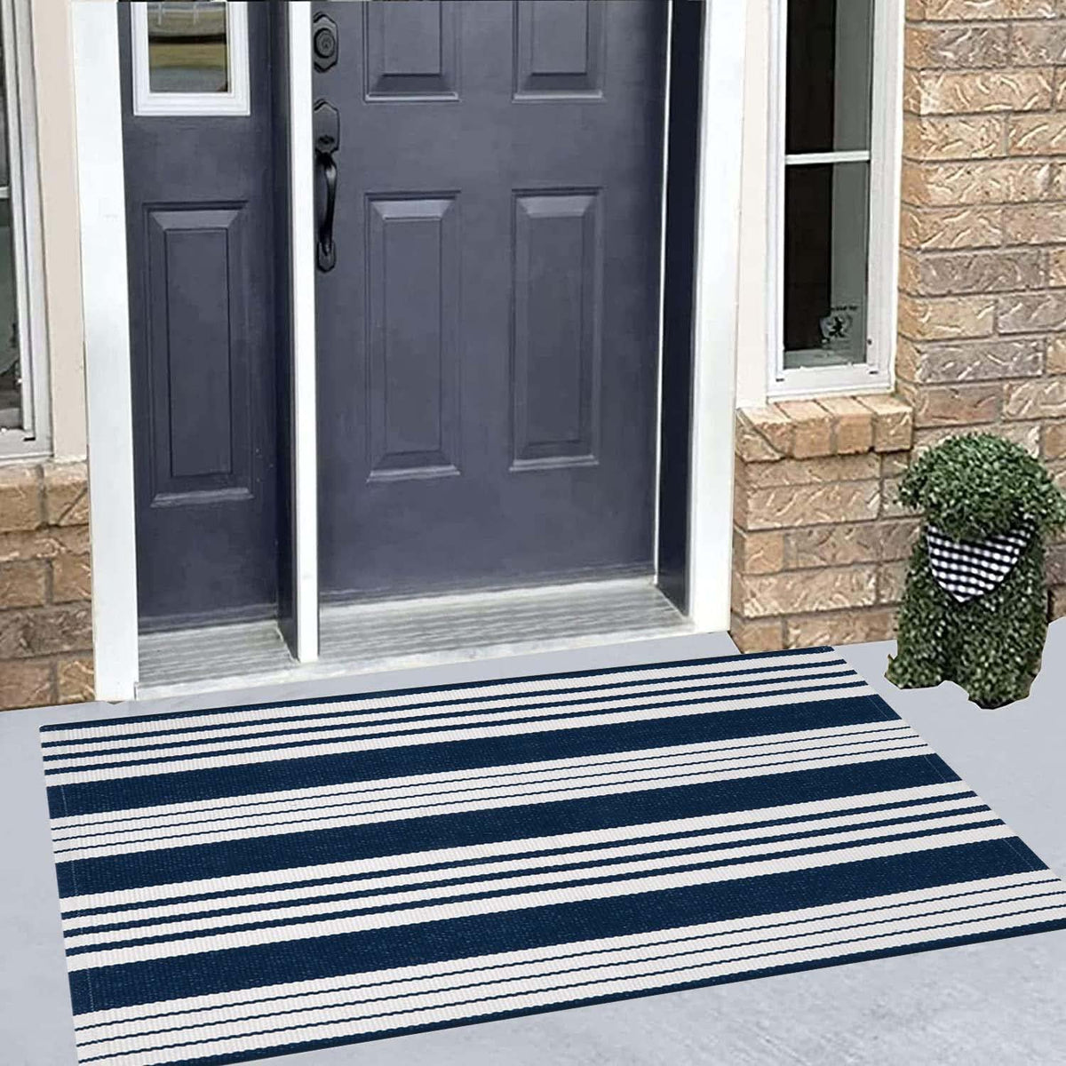 BUAGETUP versatile indoor-outdoor rug fits entryways, living rooms, or patios.