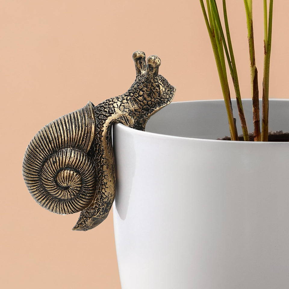 BuleVina vintage snail planter hanger enhances outdoor decor with whimsical charm.