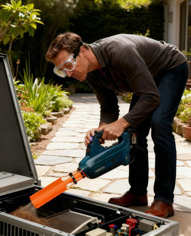 Bumilily high-speed airflow extends reach and reduces effort during cleanup